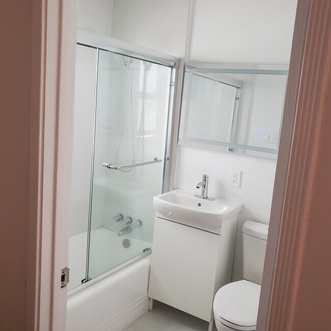 Foto del edificio - 11408 Ohio Ave