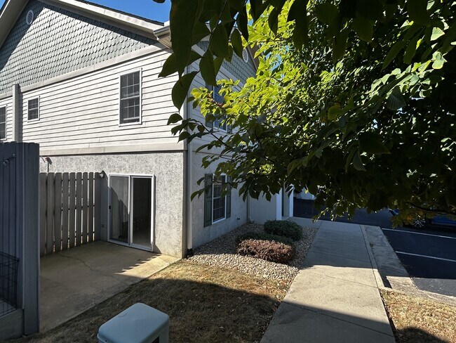 Foto del edificio - 29 Rosewood Ct