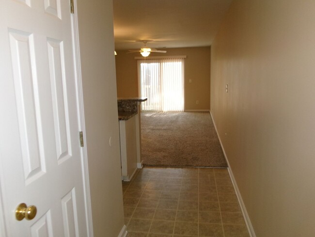 Foto del edificio - Second floor 2 bedroom, 2 bath condo with ...