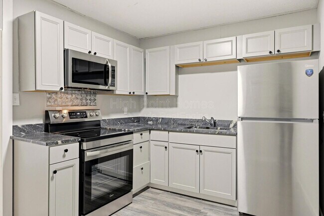 Foto del edificio - 5225 Central Ave