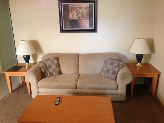 Living area - Metropolitan Apartments