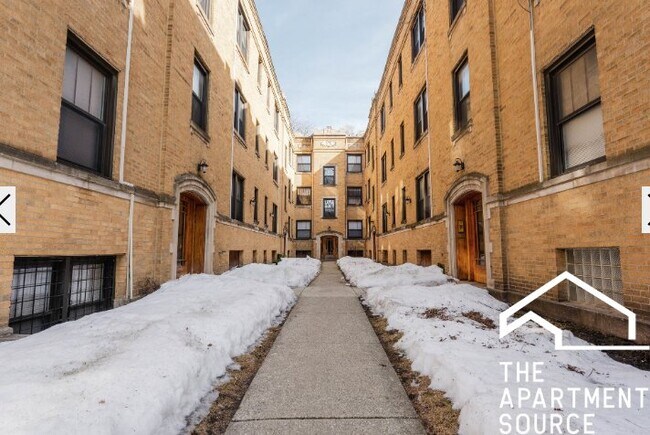 Foto del edificio - 2239 N Bissell St