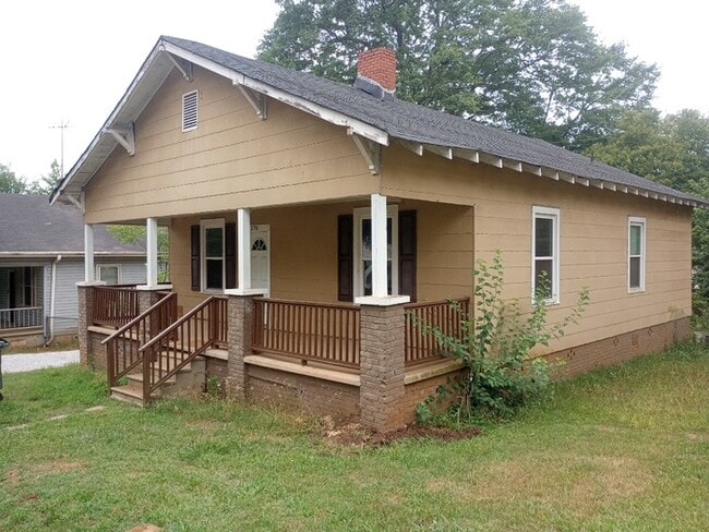 Building Photo - 296 Werts St
