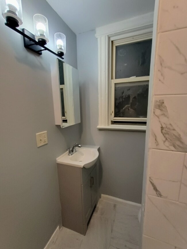 Building Photo - 27 Linden Ave