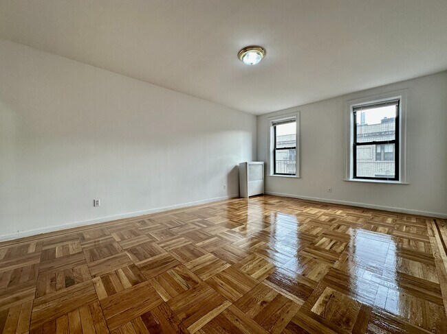 Foto del edificio - 44 Bennett Ave
