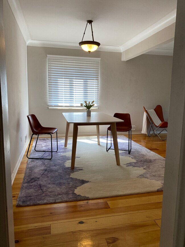 Foto del edificio - 4033 Hillandale Rd