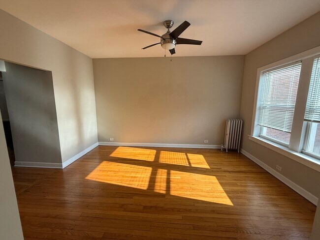 Foto del edificio - 838 E 53rd St