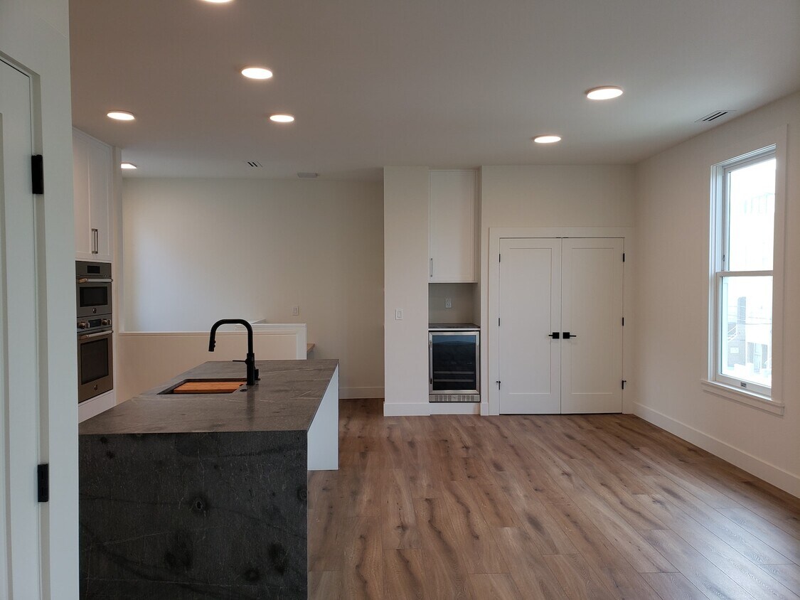 Building Photo - 2030 Carl Street, Unit 2