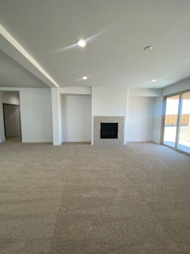 Building Photo - Woodside Home in NW Visalia coming soon!!