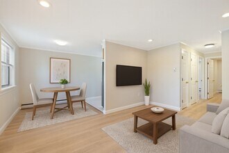 Building Photo - 51 Lynde St