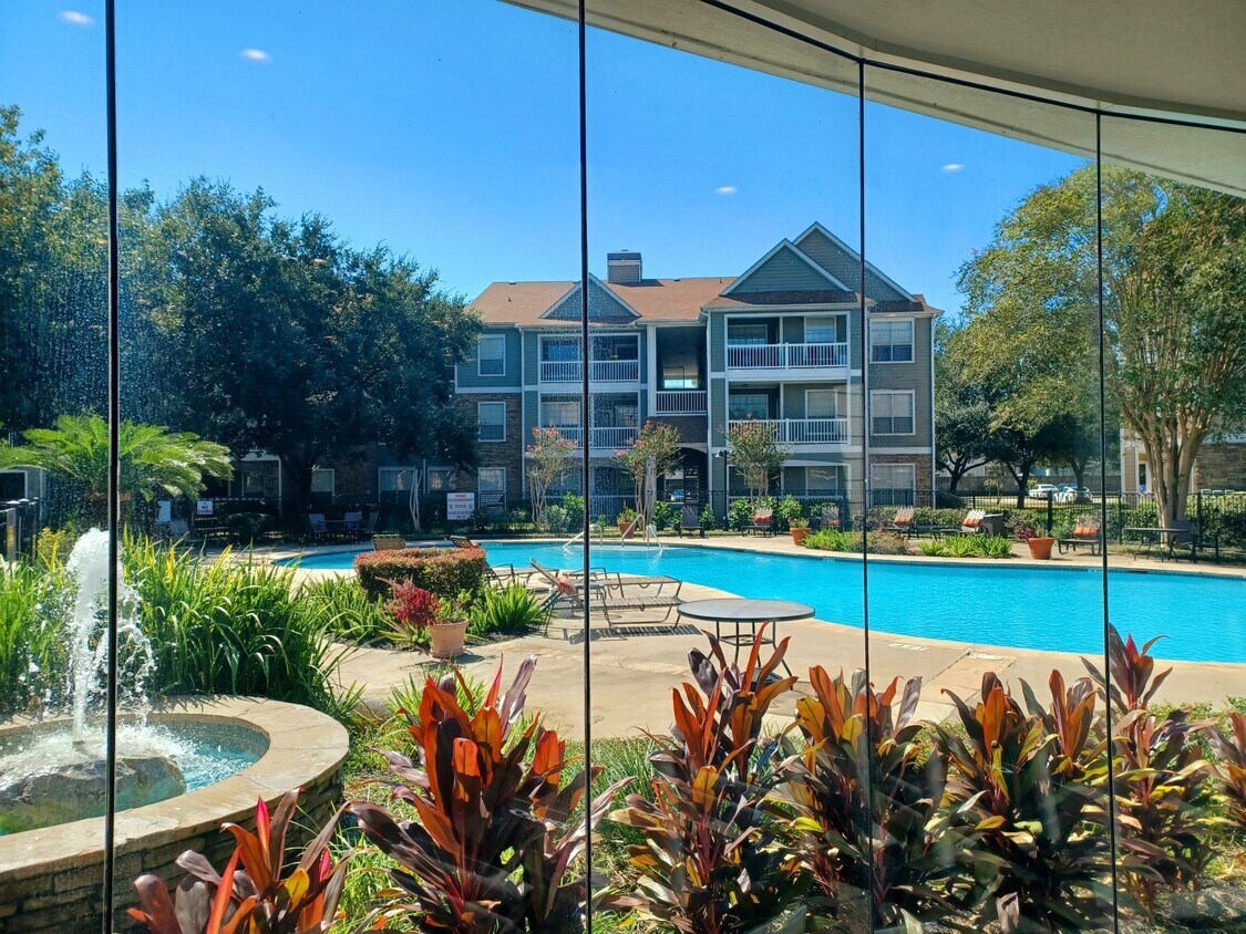 The Lodge at West Oaks Apartments in Houston, TX