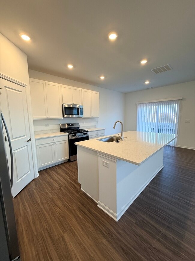 Building Photo - 15141 S Hepworth Pl