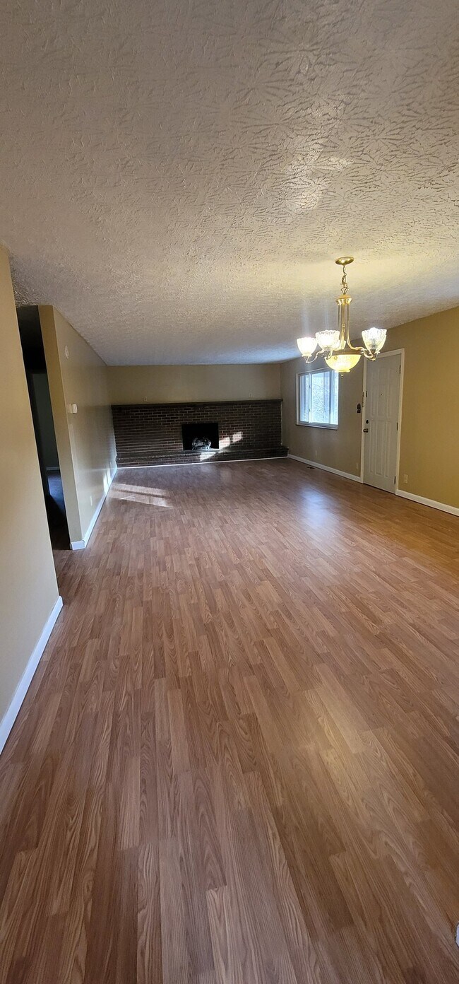 Foto del edificio - 1018 Willow Dr