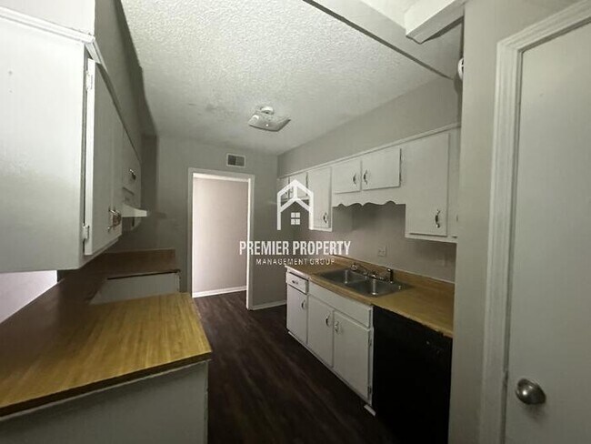 Foto del edificio - 5722 Woodbourne Ct