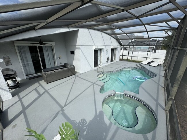 Foto del edificio - 7900 Canary Palm Ct