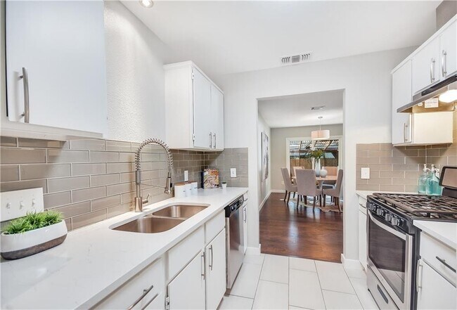 Building Photo - Beautiful Remodeled 3 Bedroom, 2 Bathroom ...