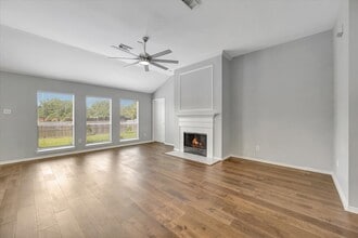 Building Photo - 3915 Summerfield Dr