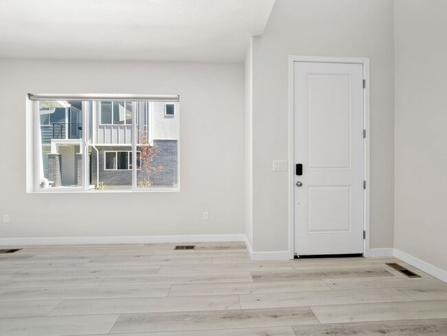 Building Photo - 15083 S Reins Wy