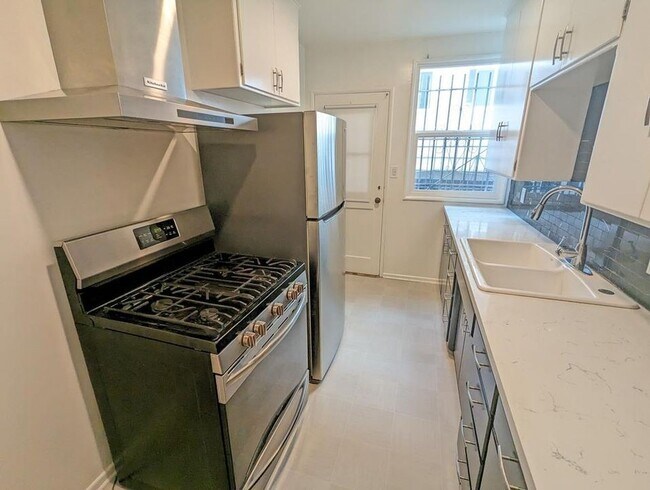 Foto del edificio - 817 S Windsor Blvd