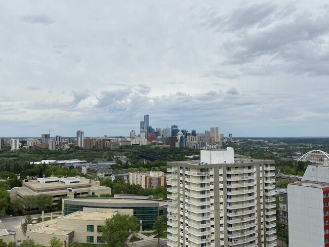 Photo du bâtiment - University Tower Apartments