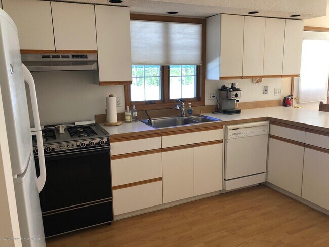 Building Photo - 257 NJ-35