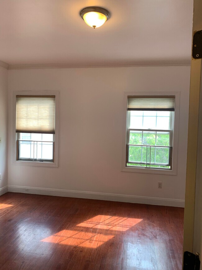 Building Photo - 75 Beacon Ave