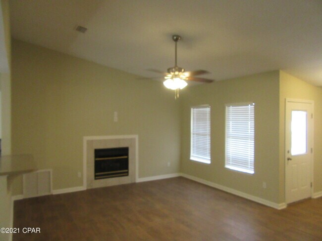 Foto del edificio - 7302 Rodgers Dr