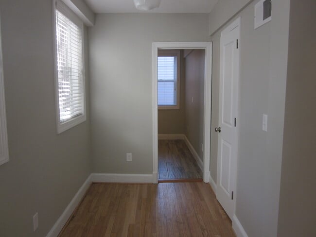 Building Photo - 4016 Calvert St NW