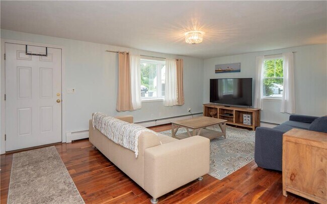 Building Photo - 35 Davisville Ln