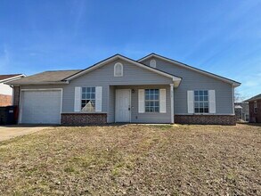 Building Photo - 825 S 38th St