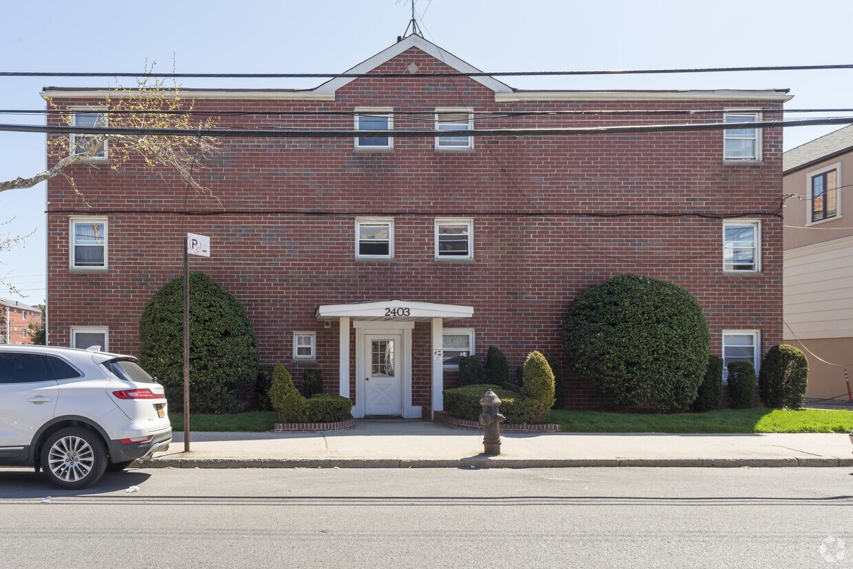 Primary Photo - 2403 E 13th St