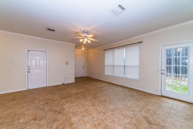 Foto del edificio - 2-BEDROOM DUPLEX NEAR MEDICAL CENTER