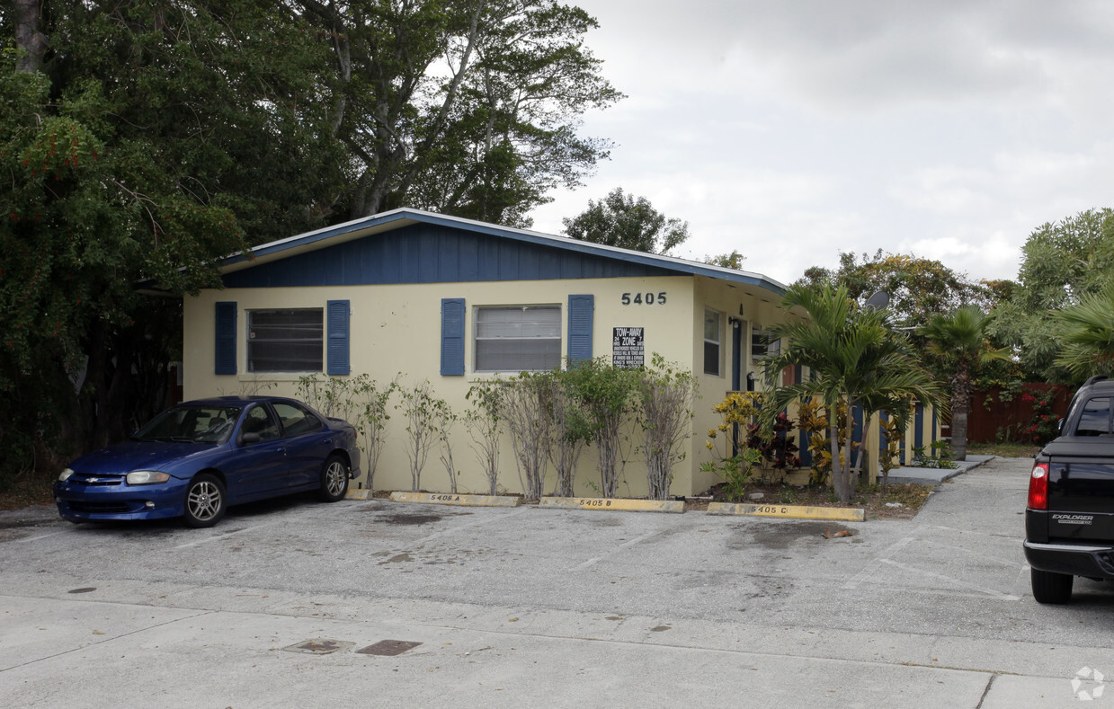 Foto del edificio - 5405-5409 Pinewood Ave