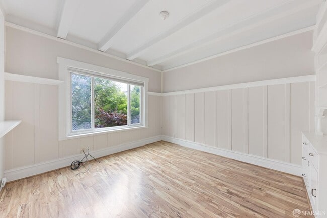 Building Photo - 31 Pixley St