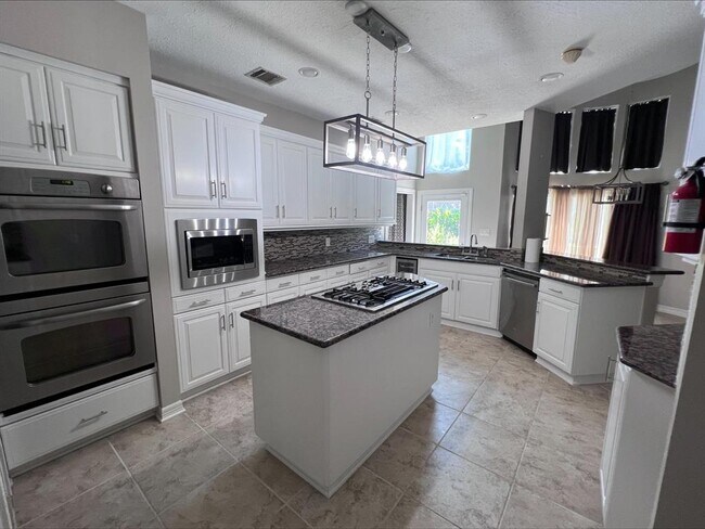Building Photo - 23 Treasure Cove Dr