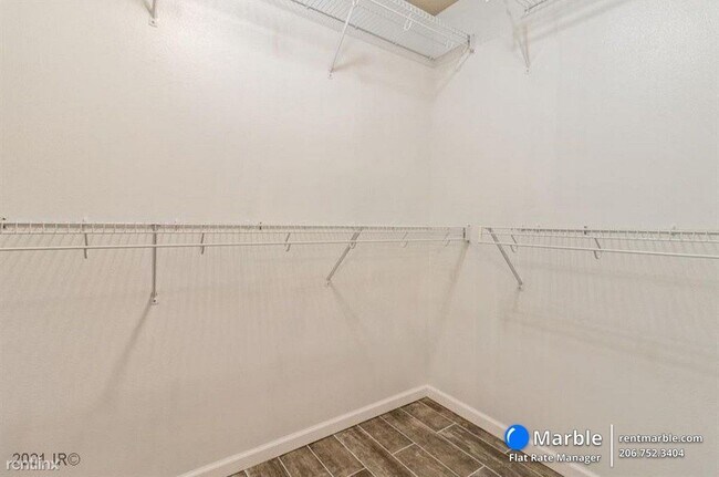 Building Photo - 3 br, 2.5 bath Townhome - 192 Cambridge Dr