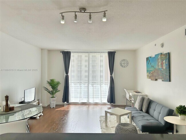 Foto del edificio - 18800 NE 29th Ave