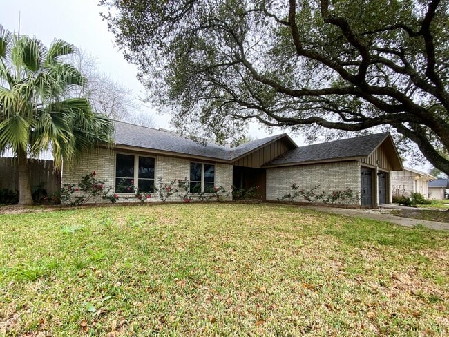 Building Photo - 202 Santa Fe