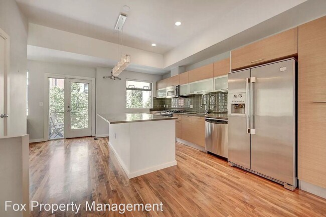 Building Photo - 2 br, 3 bath House - 2335 Walnut Street Un...
