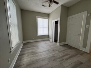 Building Photo - 1724 Avenue N 1/2 Rear