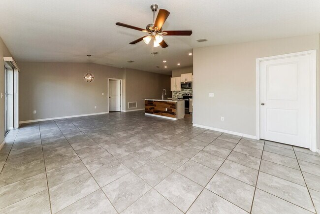 Foto del edificio - 1516 Climbing Dayflower Dr