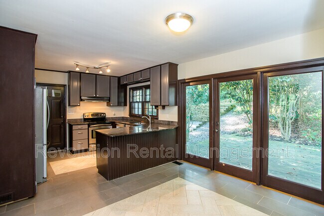 Building Photo - 2550 Defoors Ferry Rd NW