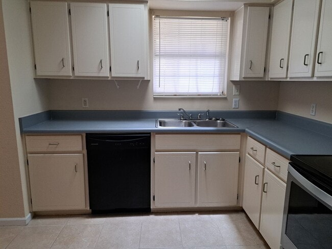 Building Photo - 7727 Betty Louise Dr