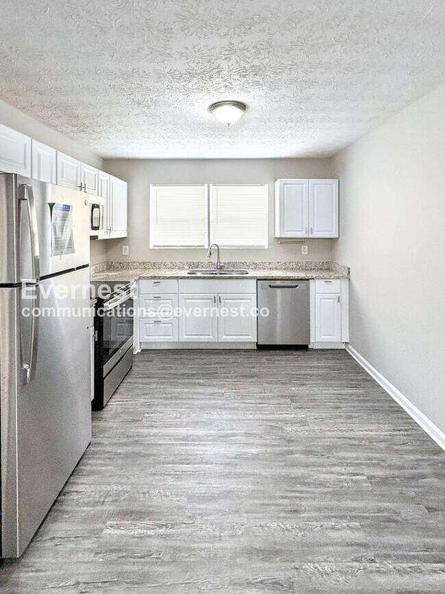 Building Photo - 9251 Club View Trace