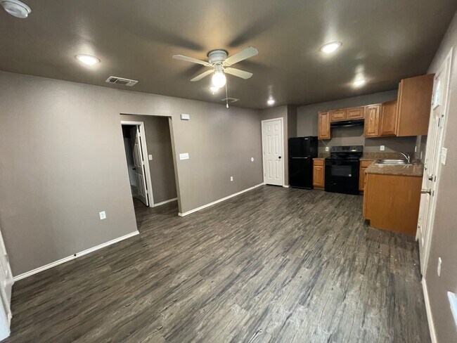 Foto del edificio - CBS 2807 East 2nd Street