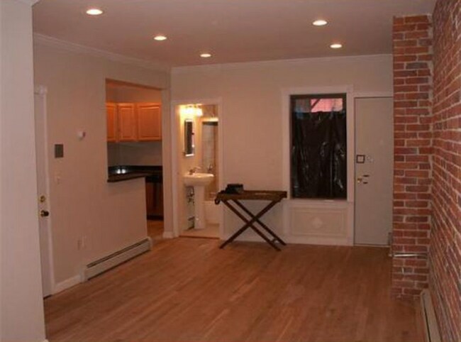 Building Photo - 14 Pompeii St