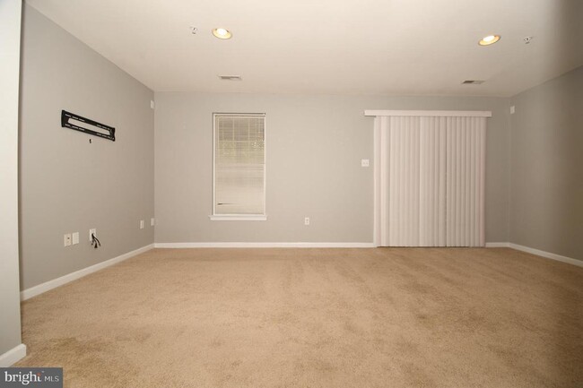 Building Photo - 7259 Parkers Farm Ln