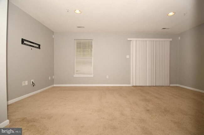 Foto del edificio - 7259 Parkers Farm Ln
