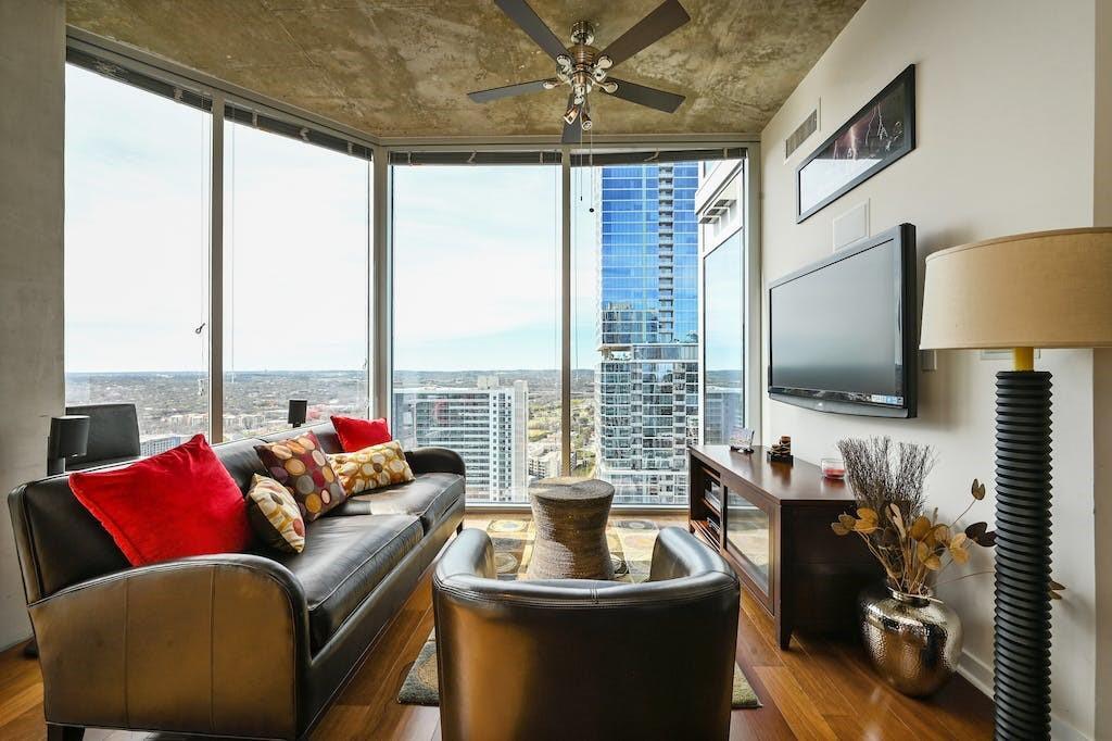 Primary Photo - 360 Nueces St