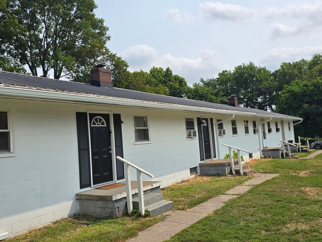Building Photo - 2213 Highland St
